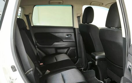 Mitsubishi Outlander III рестайлинг 3, 2014 год, 1 370 000 рублей, 12 фотография