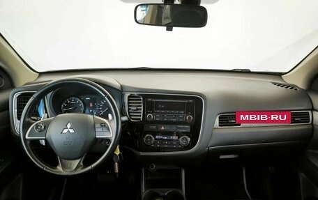 Mitsubishi Outlander III рестайлинг 3, 2014 год, 1 370 000 рублей, 5 фотография
