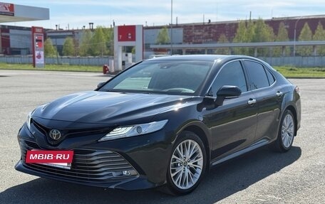 Toyota Camry, 2018 год, 2 990 000 рублей, 2 фотография