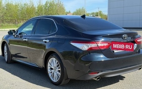Toyota Camry, 2018 год, 2 990 000 рублей, 3 фотография