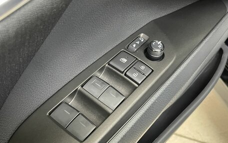 Toyota Camry, 2021 год, 2 575 000 рублей, 17 фотография