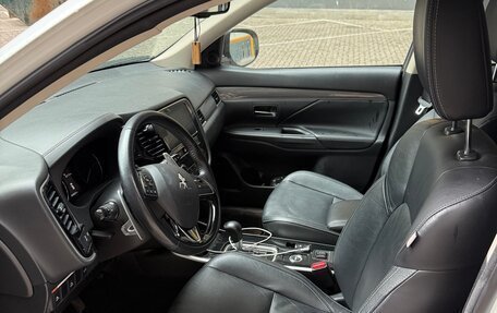 Mitsubishi Outlander III рестайлинг 3, 2018 год, 2 300 000 рублей, 6 фотография