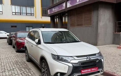 Mitsubishi Outlander III рестайлинг 3, 2018 год, 2 300 000 рублей, 1 фотография