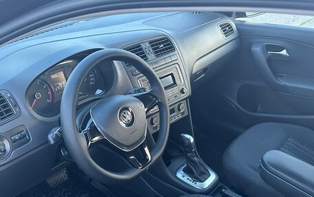 Volkswagen Polo VI (EU Market), 2017 год, 975 000 рублей, 2 фотография