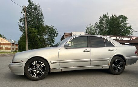 Mercedes-Benz E-Класс, 2001 год, 300 000 рублей, 4 фотография
