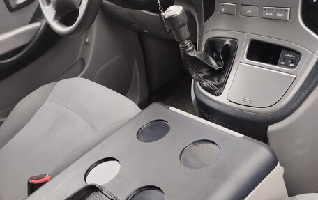 Hyundai H-1 II рестайлинг, 2011 год, 1 650 000 рублей, 7 фотография