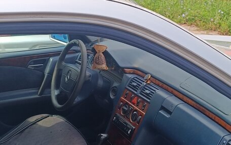 Mercedes-Benz E-Класс, 1999 год, 250 000 рублей, 2 фотография