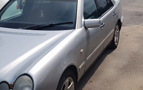 Mercedes-Benz E-Класс, 1999 год, 250 000 рублей, 3 фотография