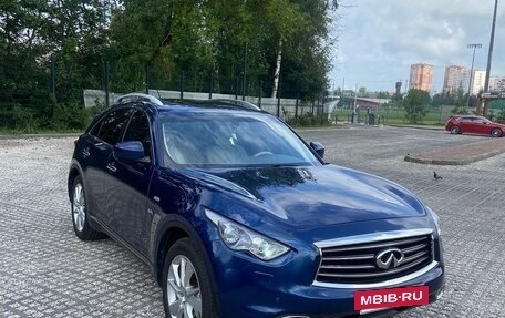 Infiniti QX70, 2015 год, 1 990 000 рублей, 2 фотография