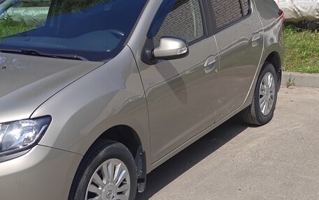 Renault Logan II, 2015 год, 830 000 рублей, 2 фотография