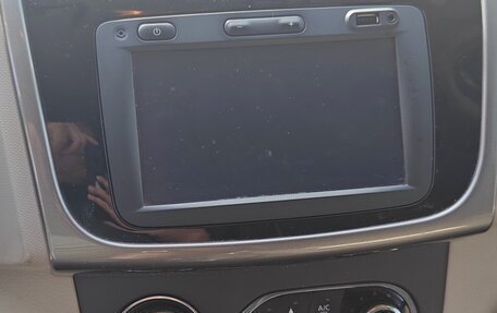 Renault Logan II, 2015 год, 830 000 рублей, 12 фотография