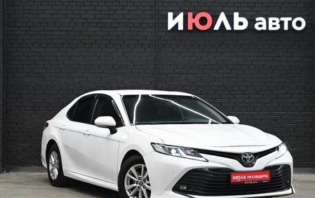 Toyota Camry, 2019 год, 2 500 000 рублей, 3 фотография