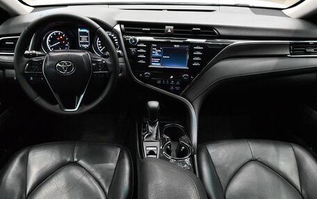 Toyota Camry, 2019 год, 2 500 000 рублей, 13 фотография