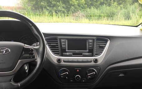 Hyundai Solaris II рестайлинг, 2018 год, 1 390 000 рублей, 16 фотография