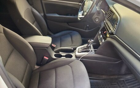 Hyundai Elantra VI рестайлинг, 2019 год, 1 800 000 рублей, 12 фотография