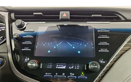 Toyota Camry, 2018 год, 3 120 000 рублей, 15 фотография