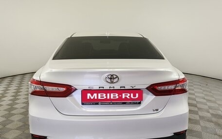 Toyota Camry, 2018 год, 3 120 000 рублей, 6 фотография