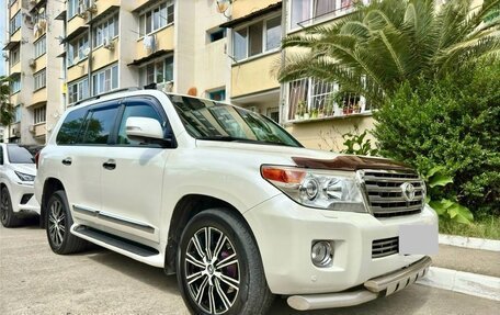 Toyota Land Cruiser 200, 2013 год, 4 500 000 рублей, 2 фотография