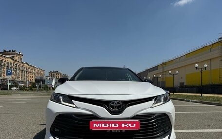 Toyota Camry, 2019 год, 1 670 000 рублей, 2 фотография