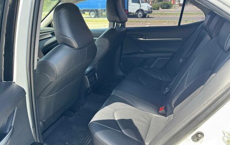 Toyota Camry, 2019 год, 1 670 000 рублей, 10 фотография