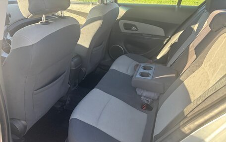 Chevrolet Cruze II, 2010 год, 500 000 рублей, 11 фотография