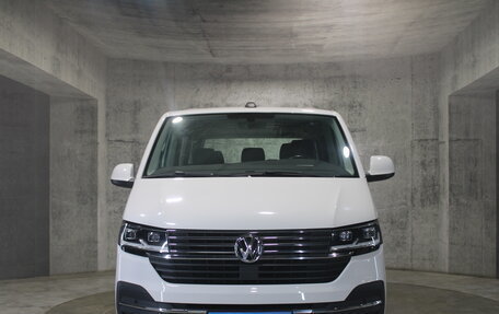 Volkswagen Caravelle T6 рестайлинг, 2021 год, 4 800 000 рублей, 2 фотография