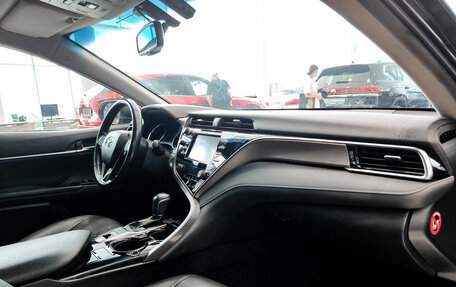Toyota Camry, 2018 год, 2 450 000 рублей, 11 фотография