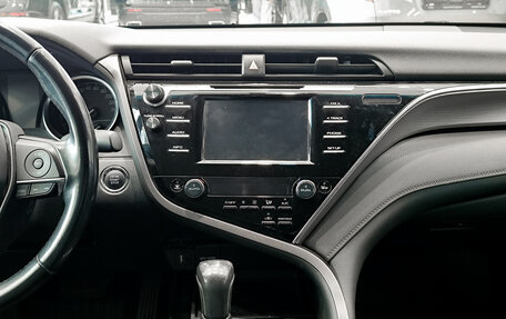 Toyota Camry, 2018 год, 2 450 000 рублей, 15 фотография