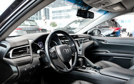 Toyota Camry, 2018 год, 2 450 000 рублей, 16 фотография