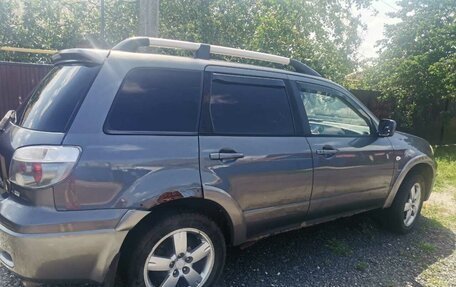 Mitsubishi Outlander III рестайлинг 3, 2006 год, 500 000 рублей, 2 фотография