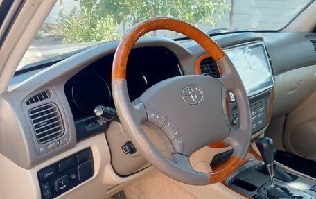 Toyota Land Cruiser 100 рестайлинг 2, 2007 год, 2 950 000 рублей, 6 фотография