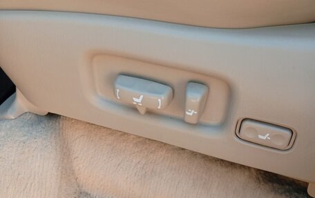 Toyota Land Cruiser 100 рестайлинг 2, 2007 год, 2 950 000 рублей, 14 фотография