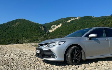 Toyota Camry, 2021 год, 2 900 000 рублей, 3 фотография