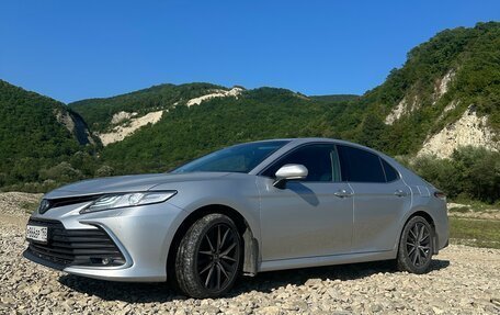 Toyota Camry, 2021 год, 2 900 000 рублей, 4 фотография