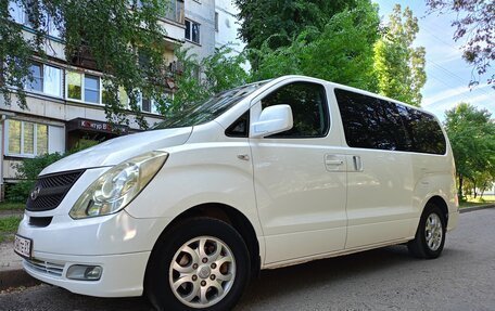 Hyundai H-1 II рестайлинг, 2010 год, 1 098 000 рублей, 2 фотография