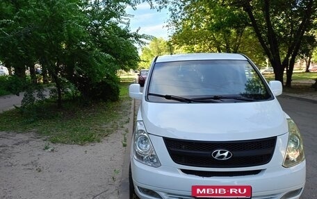 Hyundai H-1 II рестайлинг, 2010 год, 1 098 000 рублей, 3 фотография