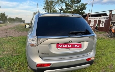 Mitsubishi Outlander III рестайлинг 3, 2014 год, 1 850 000 рублей, 3 фотография