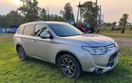 Mitsubishi Outlander III рестайлинг 3, 2014 год, 1 850 000 рублей, 9 фотография