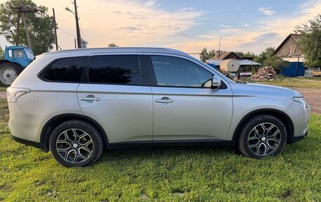 Mitsubishi Outlander III рестайлинг 3, 2014 год, 1 850 000 рублей, 10 фотография