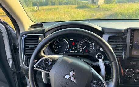 Mitsubishi Outlander III рестайлинг 3, 2014 год, 1 850 000 рублей, 13 фотография