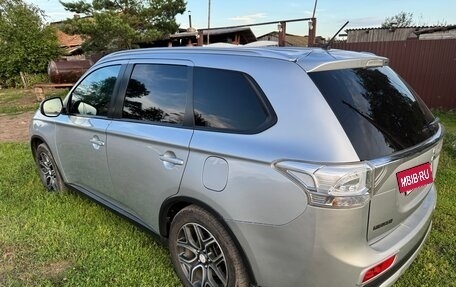 Mitsubishi Outlander III рестайлинг 3, 2014 год, 1 850 000 рублей, 4 фотография