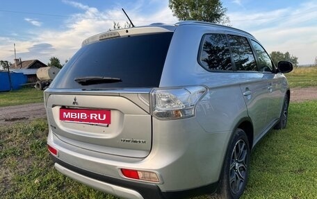 Mitsubishi Outlander III рестайлинг 3, 2014 год, 1 850 000 рублей, 12 фотография