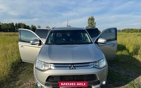 Mitsubishi Outlander III рестайлинг 3, 2014 год, 1 850 000 рублей, 22 фотография