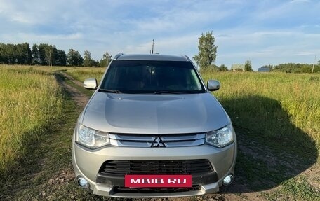 Mitsubishi Outlander III рестайлинг 3, 2014 год, 1 850 000 рублей, 27 фотография