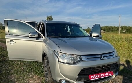 Mitsubishi Outlander III рестайлинг 3, 2014 год, 1 850 000 рублей, 21 фотография