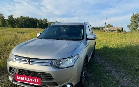 Mitsubishi Outlander III рестайлинг 3, 2014 год, 1 850 000 рублей, 25 фотография