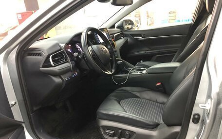 Toyota Camry, 2021 год, 2 850 000 рублей, 3 фотография