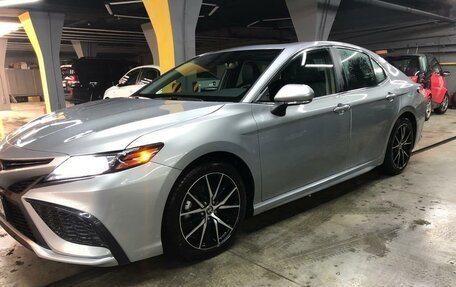 Toyota Camry, 2021 год, 2 850 000 рублей, 4 фотография