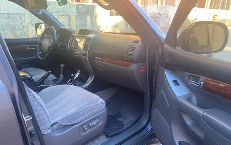Toyota Land Cruiser Prado 120 рестайлинг, 2004 год, 1 730 000 рублей, 7 фотография