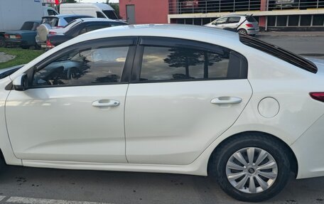 KIA Rio IV, 2018 год, 799 000 рублей, 3 фотография